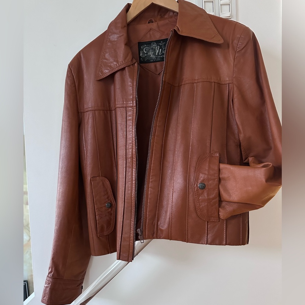 90’s Vintage Women’s Jacket – 100% Genuine Leather in Cognac•Retro Fashion
New!